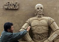C-3PO z piasku w wykonaniu Singapurczyka Joohenga Tana.